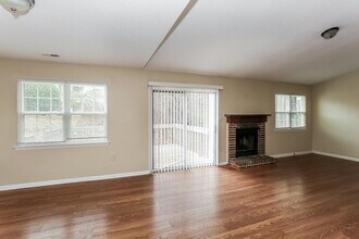 8127 Sheringham Way in Charlotte, NC - Foto de edificio - Building Photo