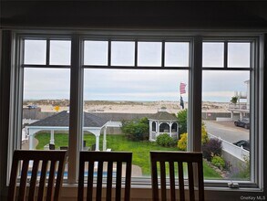 34 Trenton Ave in East Atlantic Beach, NY - Foto de edificio - Building Photo