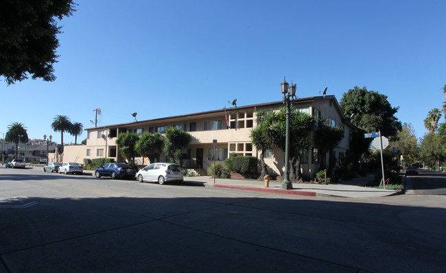 1325 Wilcox Ave in Los Angeles, CA - Foto de edificio - Building Photo