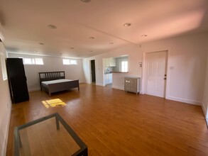 22102 Covello St, Unit Guest House in Los Angeles, CA - Building Photo - Building Photo