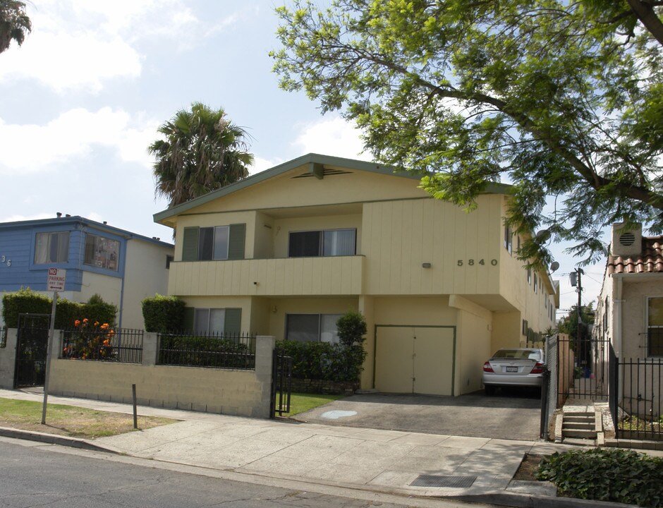 5840 Willoughby Ave in Los Angeles, CA - Building Photo