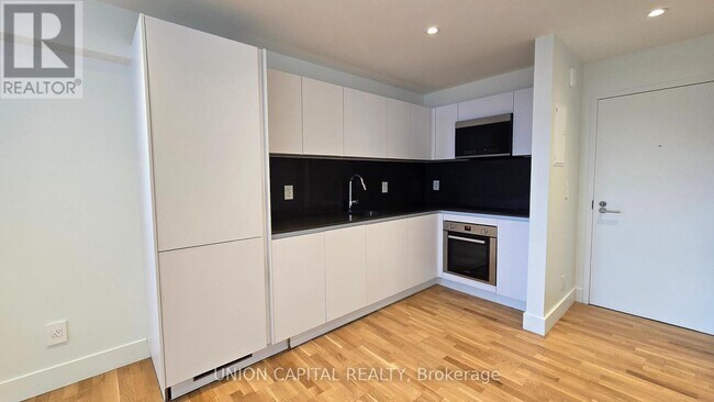 407-230-230 Oak St in Toronto, ON - Building Photo - Building Photo
