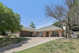 7512 Woodside Hl in Fort Worth, TX - Building Photo - Building Photo