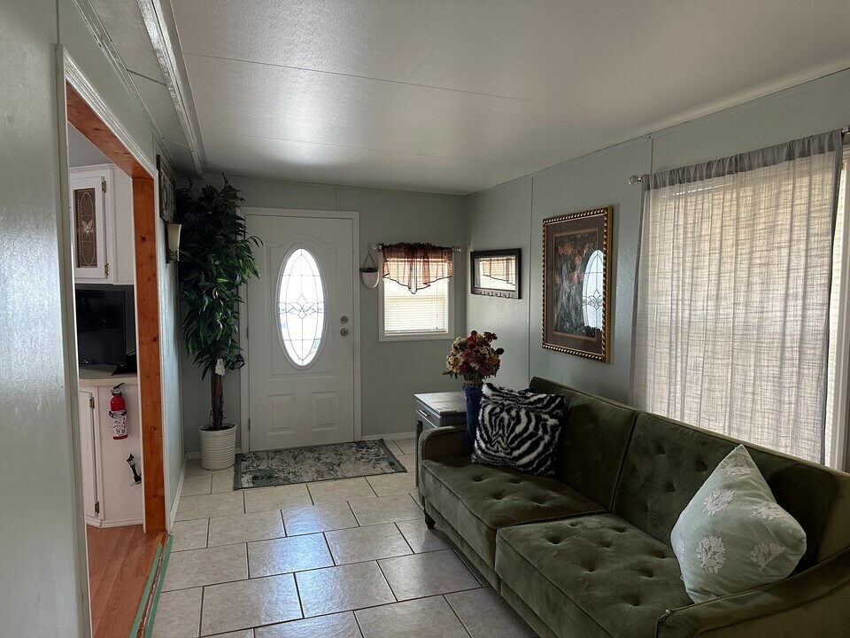 37612 Wallington Dr in Zephyrhills, FL - Building Photo