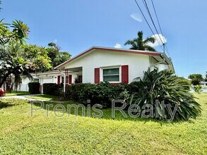 1229 Lazy Lake Rd W in Dunedin, FL - Building Photo - Building Photo