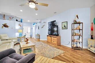 325 Hawthorne Ln in Vero Beach, FL - Building Photo - Building Photo