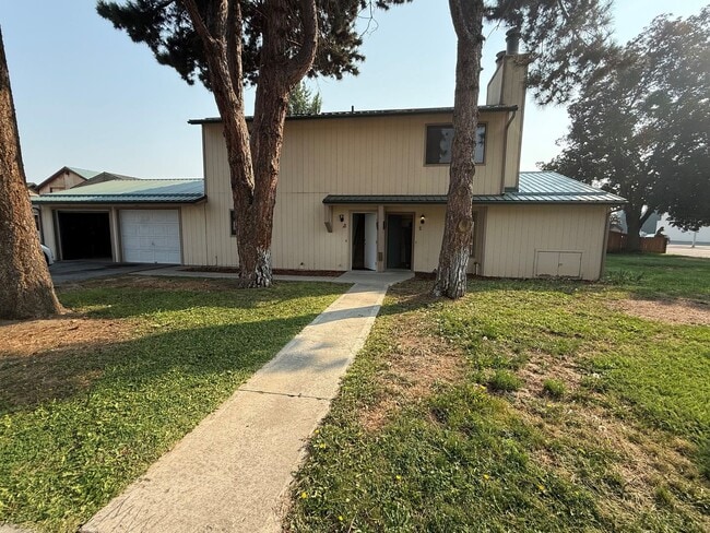 property at 925 Gellatly Ave