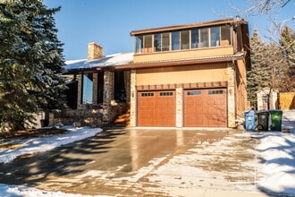 836 Edgemont Rd NW in Calgary, AB - Building Photo - Building Photo