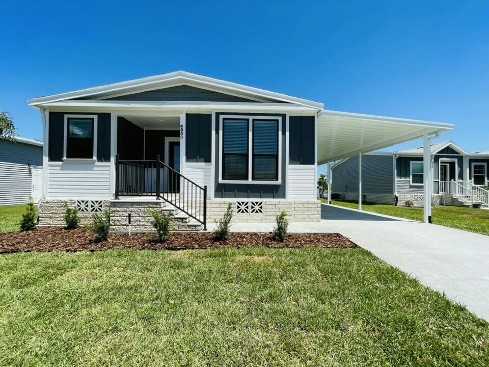 4930 Coopers Hawk Pl in Zephyrhills, FL - Building Photo