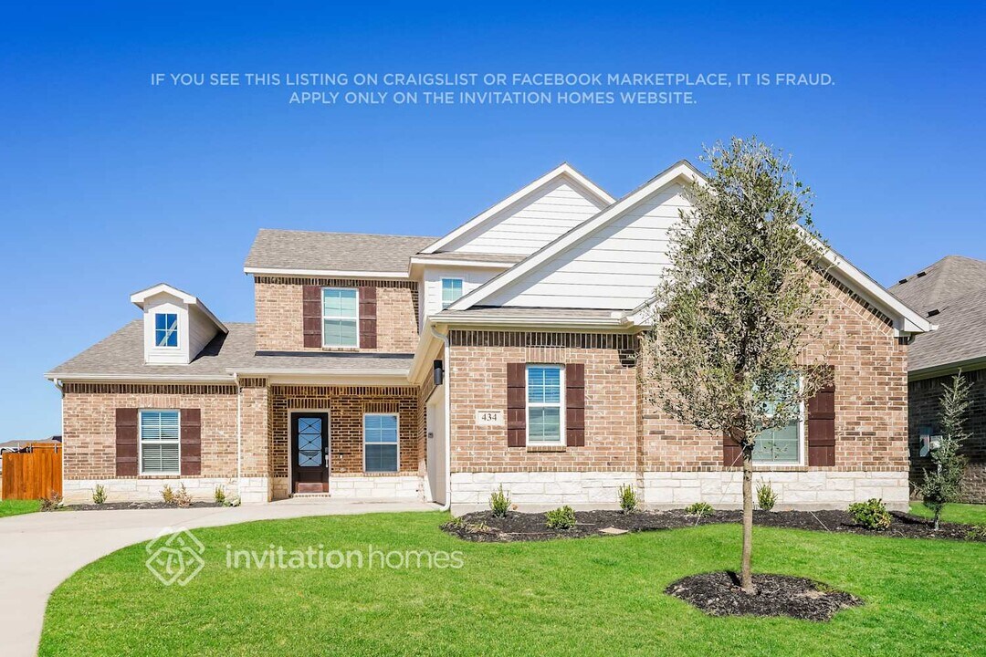 434 Amberville Dr in Red Oak, TX - Foto de edificio