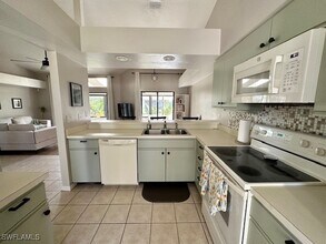 13111 Regent Cir in Ft. Myers, FL - Building Photo - Building Photo