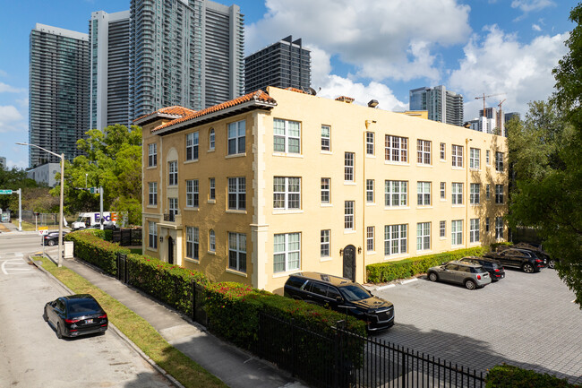 Bevery Terrace Manors Condominiums in Miami, FL - Foto de edificio - Building Photo