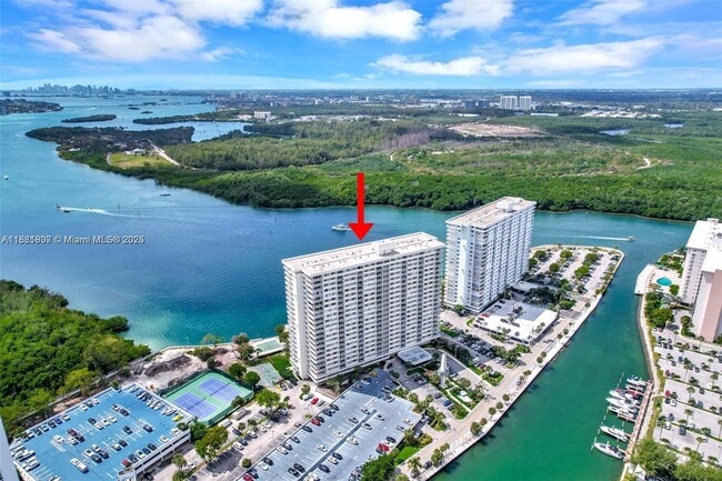 300 Bayview Dr, Unit 17 in Sunny Isles Beach, FL - Building Photo - Building Photo