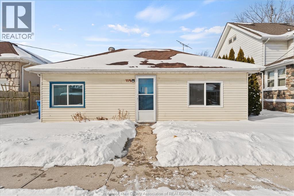 115 Victoria St N in Essex, ON - Building Photo