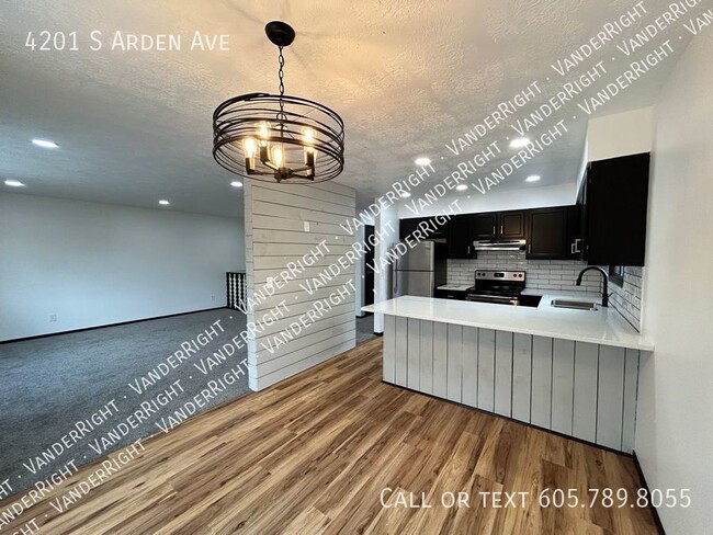 property at 4201 S Arden Ave
