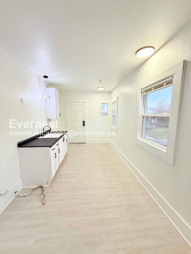 8939 Dexter Ave in Detroit, MI - Building Photo - Building Photo