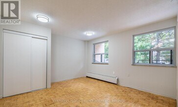 573 N Service Rd in Mississauga, ON - Building Photo - Building Photo