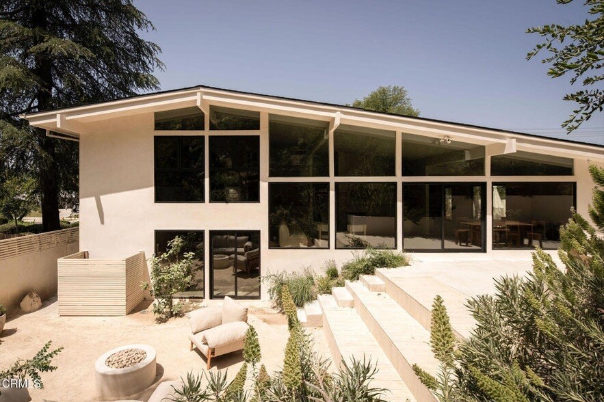 4722 Larkwood Ave, Unit 0B-830 in Los Angeles, CA - Foto de edificio
