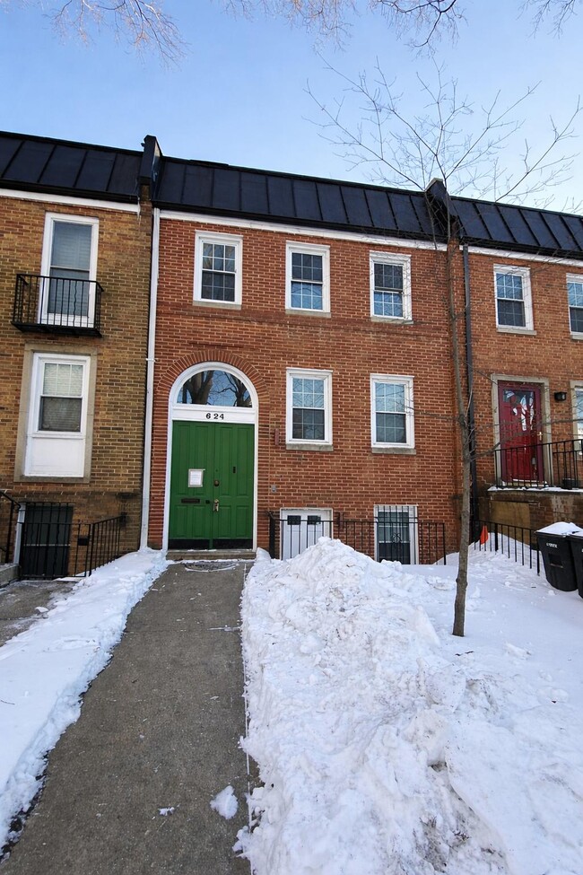 property at 624 G St SW
