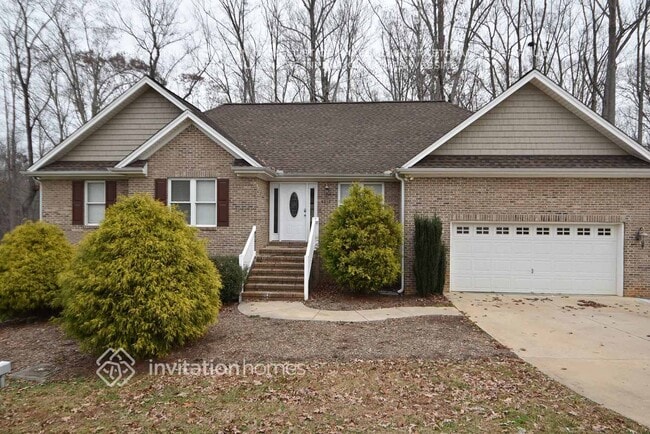property at 4033 MacKenzie Dr