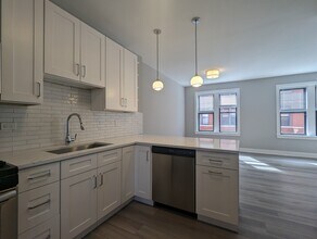 3943 N Janssen Ave, Unit s1 in Chicago, IL - Building Photo - Building Photo