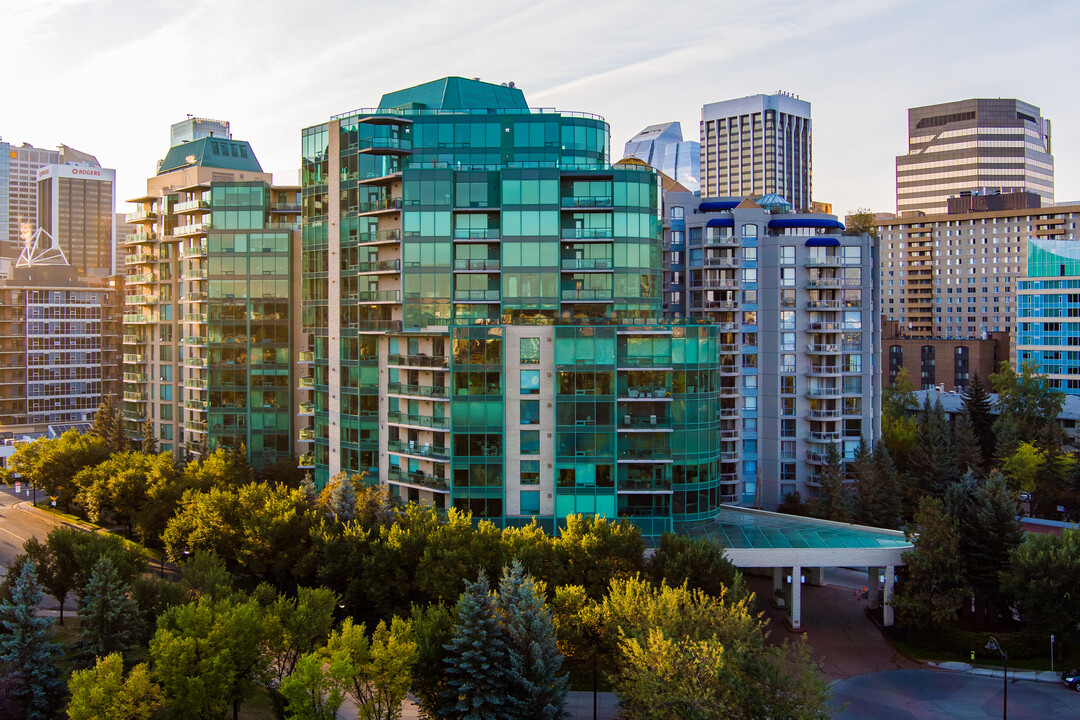 Eau Claire Lookout in Calgary, AB - Building Photo