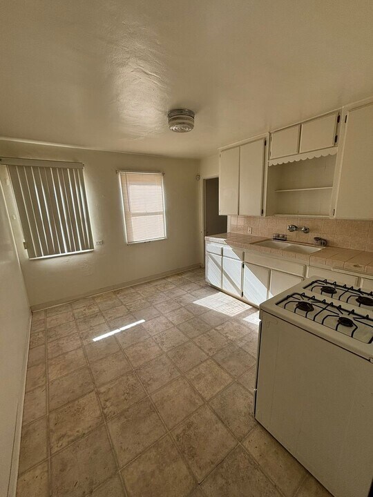 711 Bryce Dr-Unit -711 BRYCE DR. in Bakersfield, CA - Building Photo
