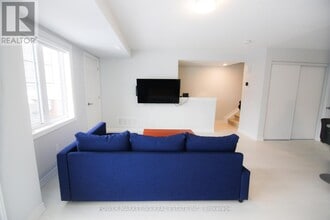 43 Zoisite Private in Ottawa, ON - Building Photo - Building Photo