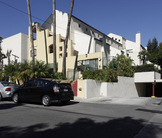 11125 Acama St in North Hollywood, CA - Foto de edificio - Building Photo