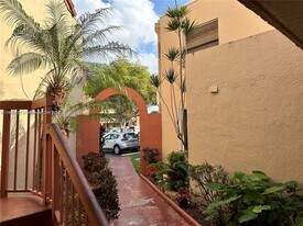 10229 NW 9th St in Miami, FL - Building Photo