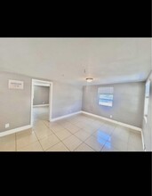 1441 NE 3rd Ave, Unit 3 in Fort Lauderdale, FL - Foto de edificio - Building Photo