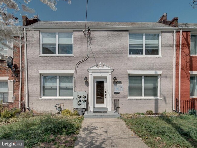 property at 1326 Downing Pl NE