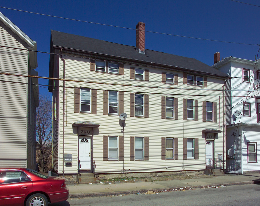 760-766 King Philip St in Fall River, MA - Building Photo