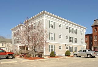 215 Cedar St in Manchester, NH - Foto de edificio - Building Photo
