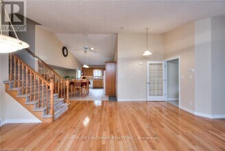 571 Brigantine Dr in Waterloo, ON - Building Photo - Building Photo