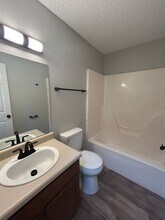 3402 SW Victoria Pl in Bentonville, AR - Foto de edificio - Building Photo