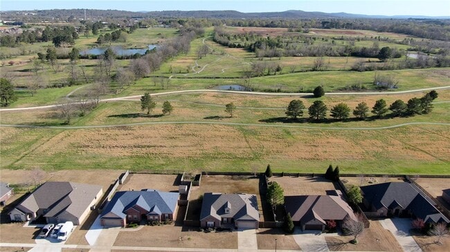 2715 Vanike Dr in Fayetteville, AR - Building Photo - Building Photo