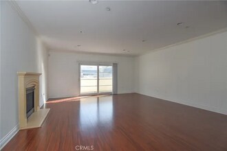 11848 Kiowa Ave in Los Angeles, CA - Foto de edificio - Building Photo