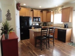 6751 Bottlebrush Ln in West Jordan, UT - Building Photo - Building Photo
