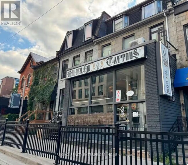 156-156 James St S