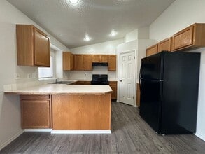 1905-1905 Terrace Dr in Caldwell, ID - Building Photo - Building Photo