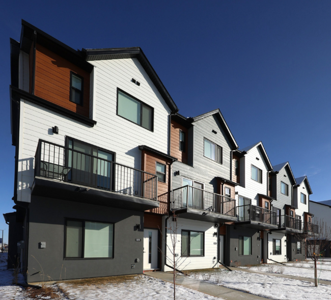 Dawson Landing Pointe in Chestermere, AB - Building Photo - Building Photo