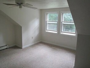 22 Lakeview Ave, Unit 2 in Tyngsboro, MA - Building Photo - Building Photo