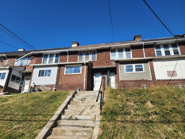 1504 Davis Ave in Pittsburgh, PA - Foto de edificio - Building Photo