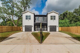 9523 Willow St in Houston, TX - Building Photo - Building Photo