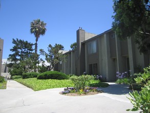 Florida Street Apartments in Huntington Beach, CA - Building Photo - Building Photo