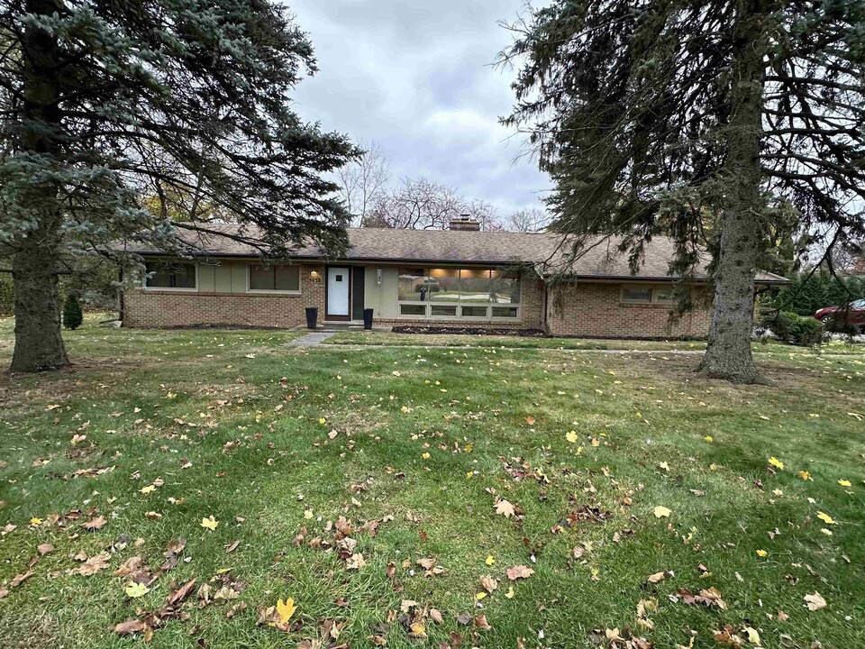 5839 Blandford Ct in Bloomfield Township, MI - Building Photo