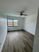 10806 SW 72nd St in Miami, FL - Building Photo - Building Photo