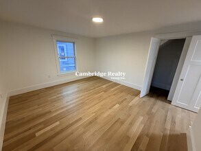 16 Cutter Ave, Unit 2B in Somerville, MA - Building Photo - Building Photo