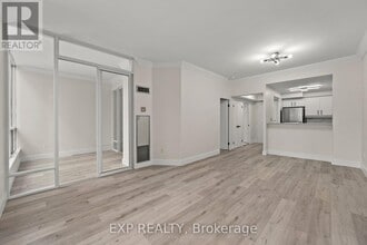 942 Yonge St in Toronto, ON - Building Photo - Building Photo